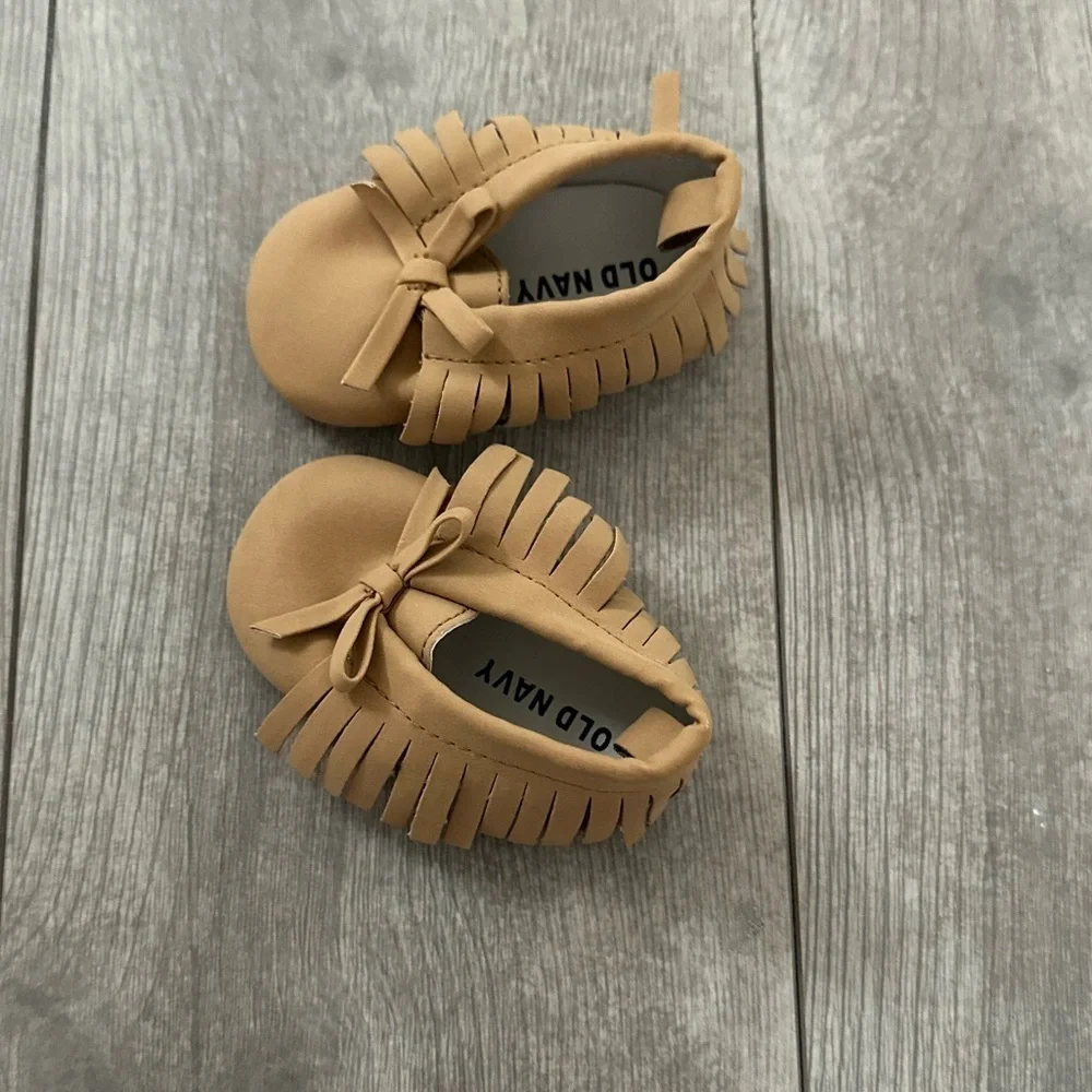old navy tan moccasin booties baby girl 0-3 months never worn